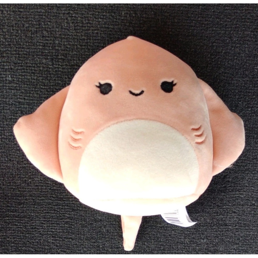 Squishmallows 8" Ludovica The Stingray Pink with Spotted Back